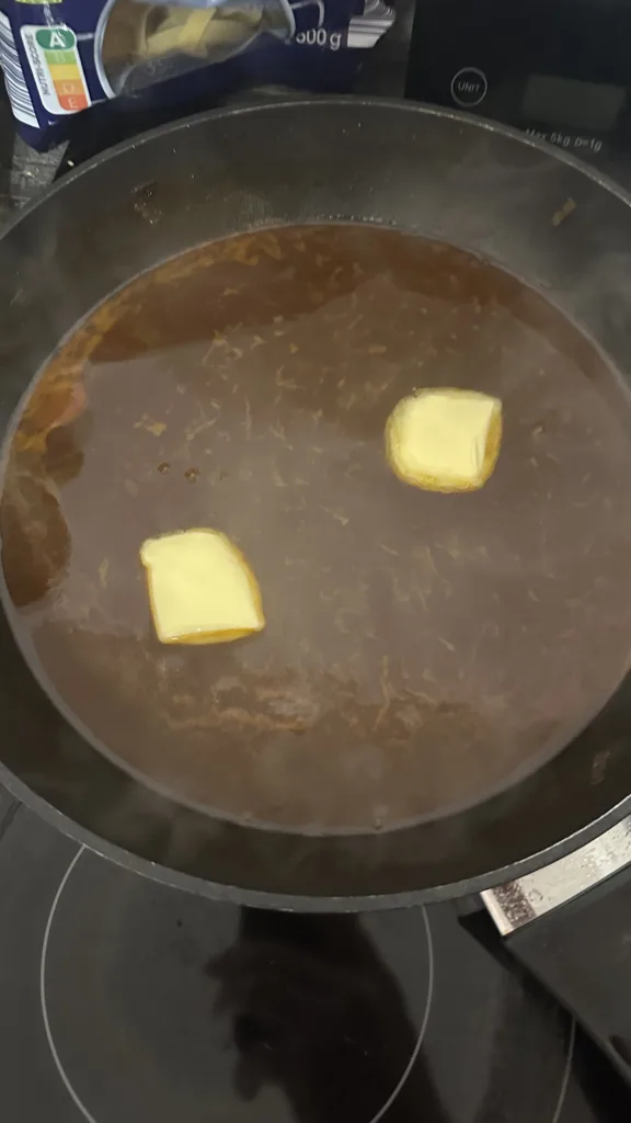 Dunkle Soße